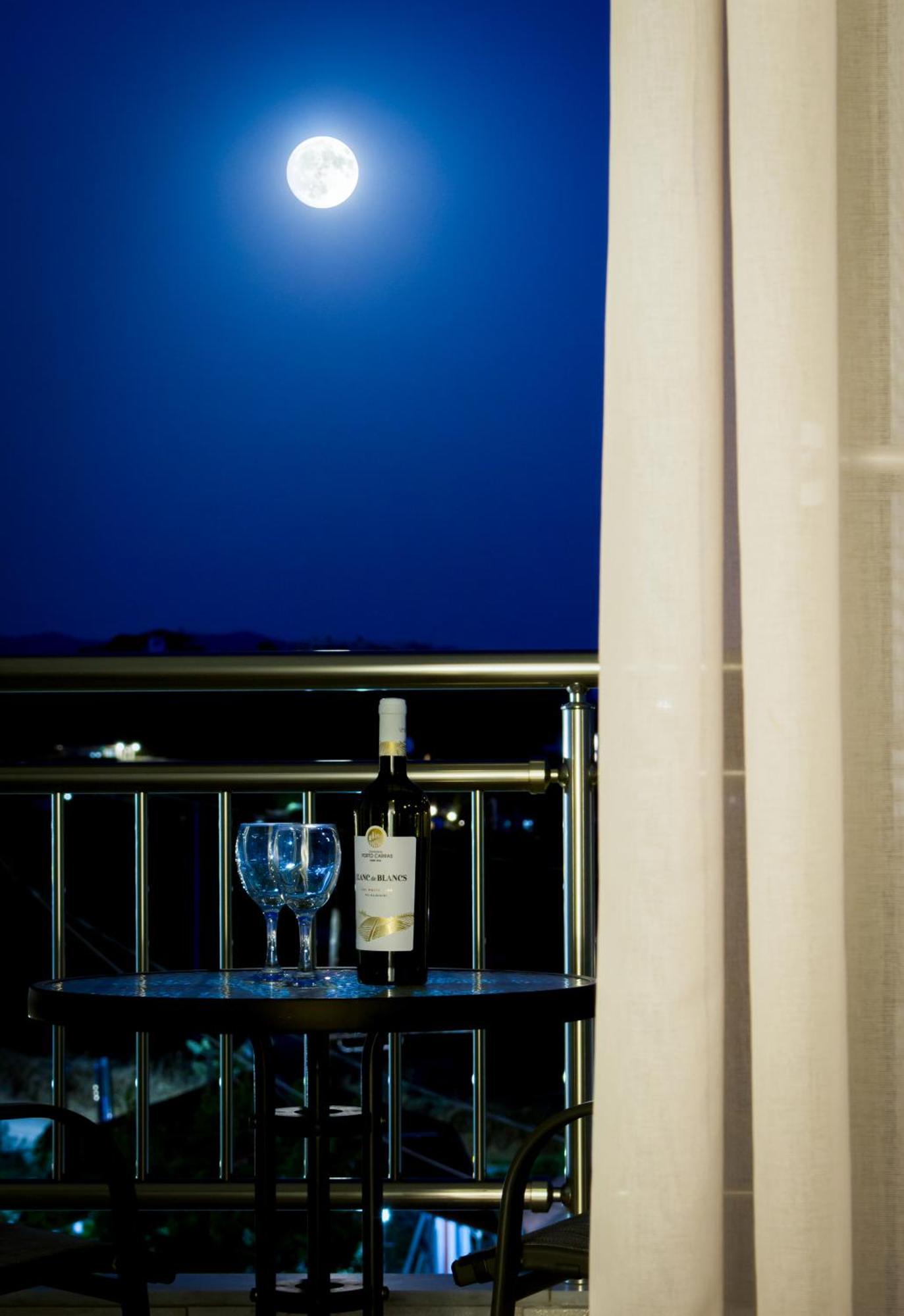 Oliva Suites นิกิติ ภายนอก รูปภาพ